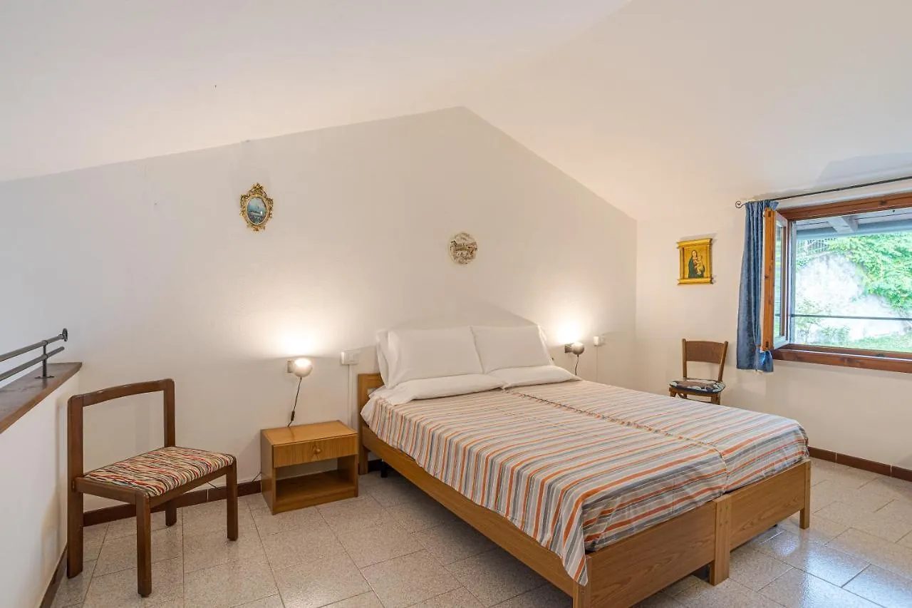 Cori Apartments Менаджо