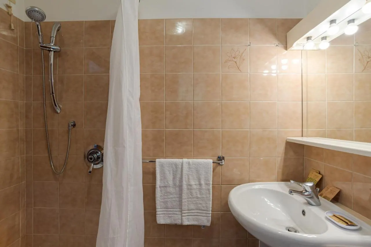 Cori Apartments Менаджо 0*,