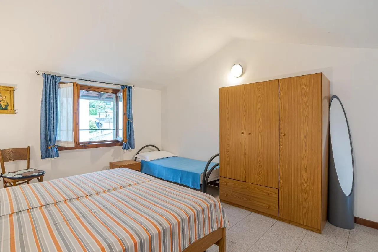 Cori Apartments Менаджо