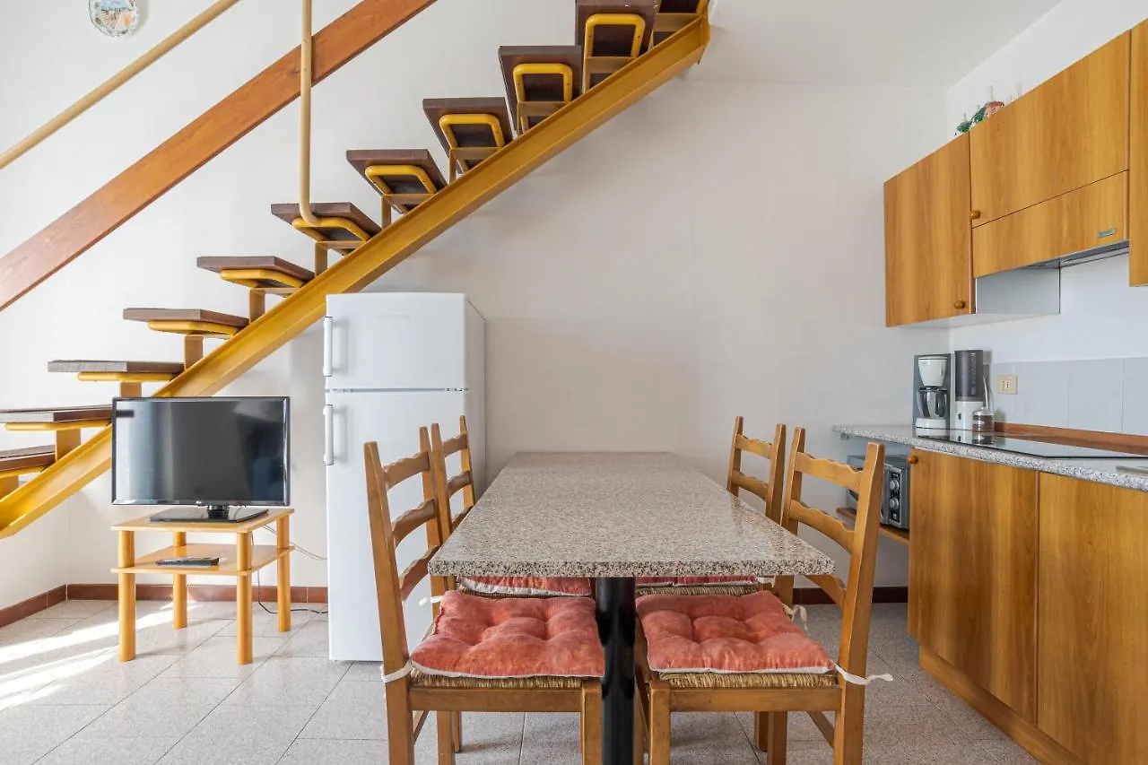 Cori Apartments Менаджо