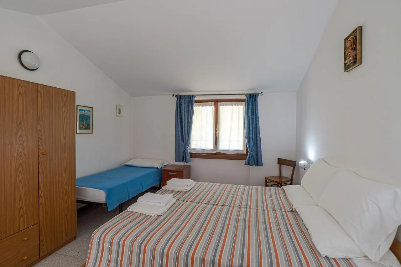 Cori Apartments Менаджо
