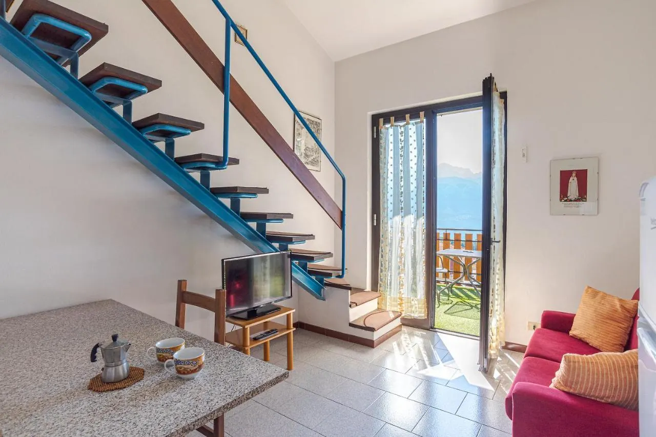 Cori Apartments Менаджо