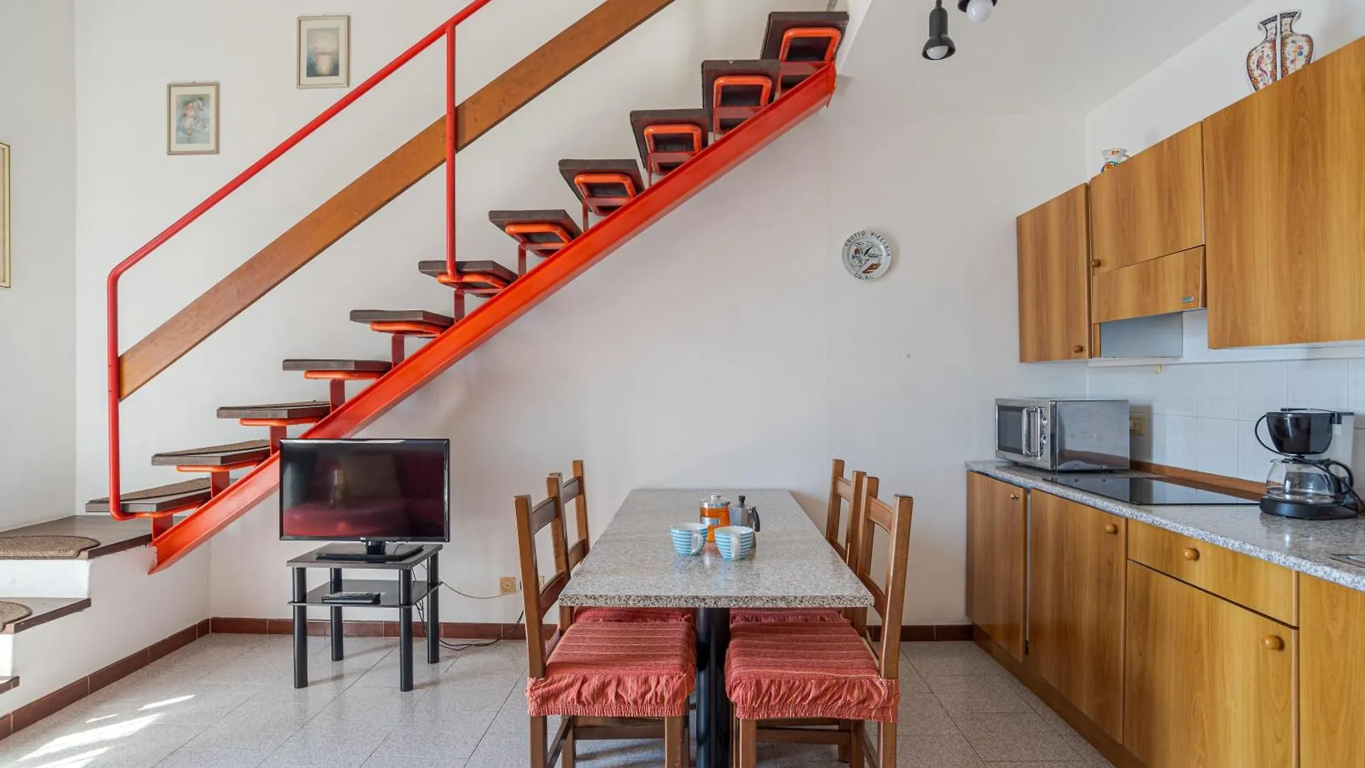 Cori Apartments Менаджо